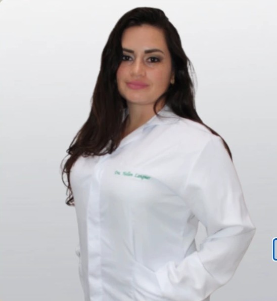 Dra. Hellen Langmer — Fisioterapeuta Especializada em Fisioterapia Respiratória na Clínica Attikos